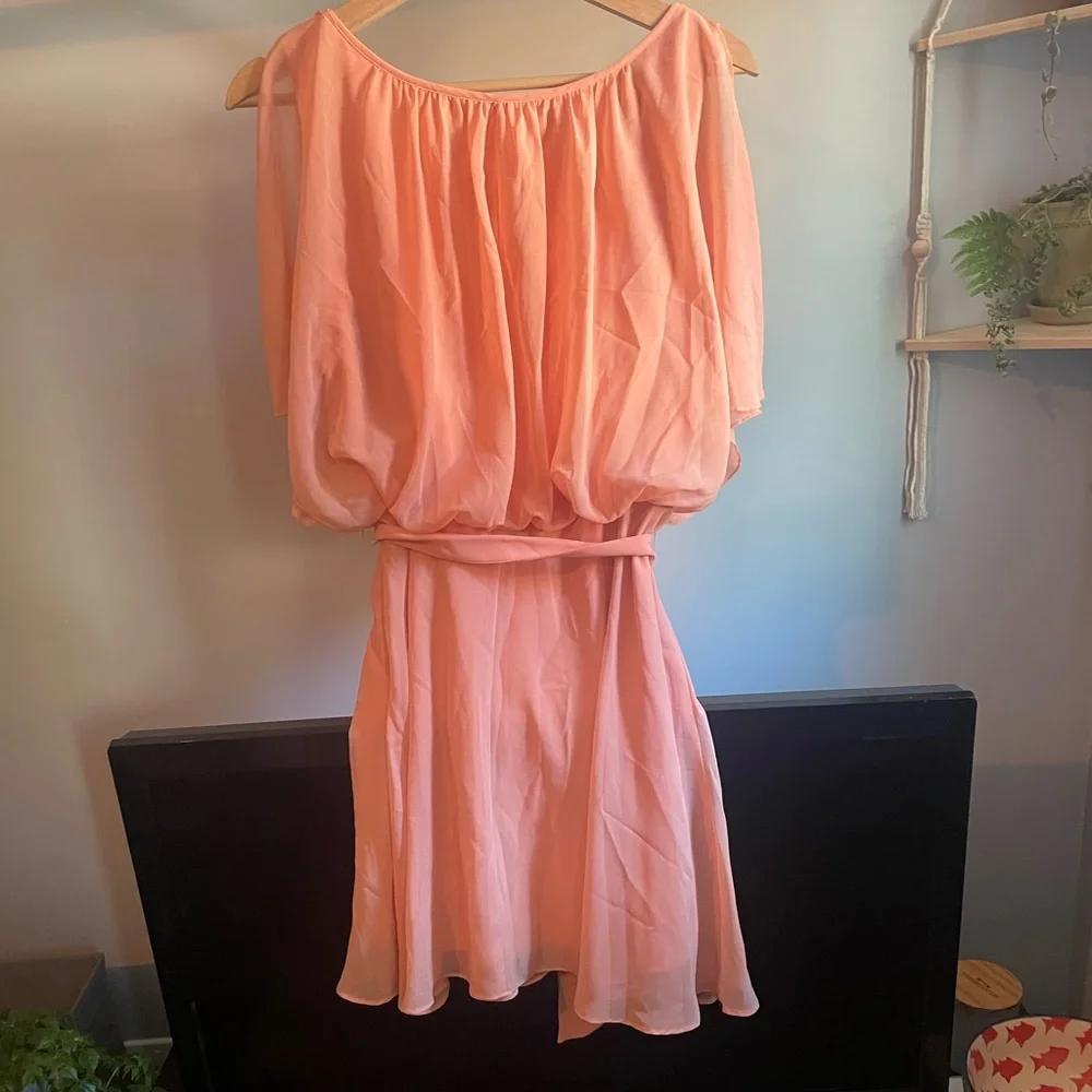 Peach flutter sleeve flowy dress - Picture 3 of 5